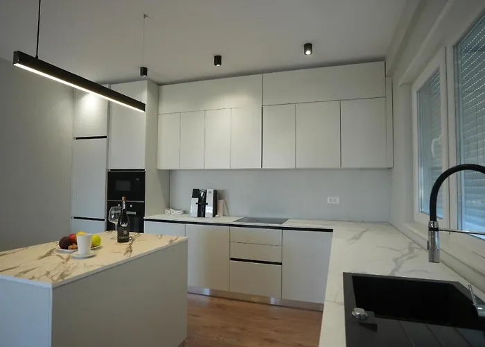 ヴィラ 22 ティラナ